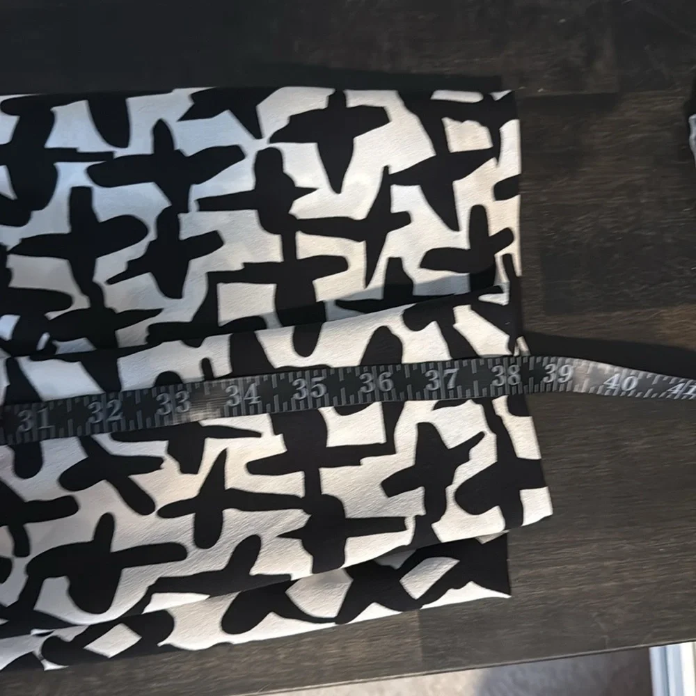 Diane Von Furstenberg Black & White Danil Print Silk Cowl Neck Dress Size 4